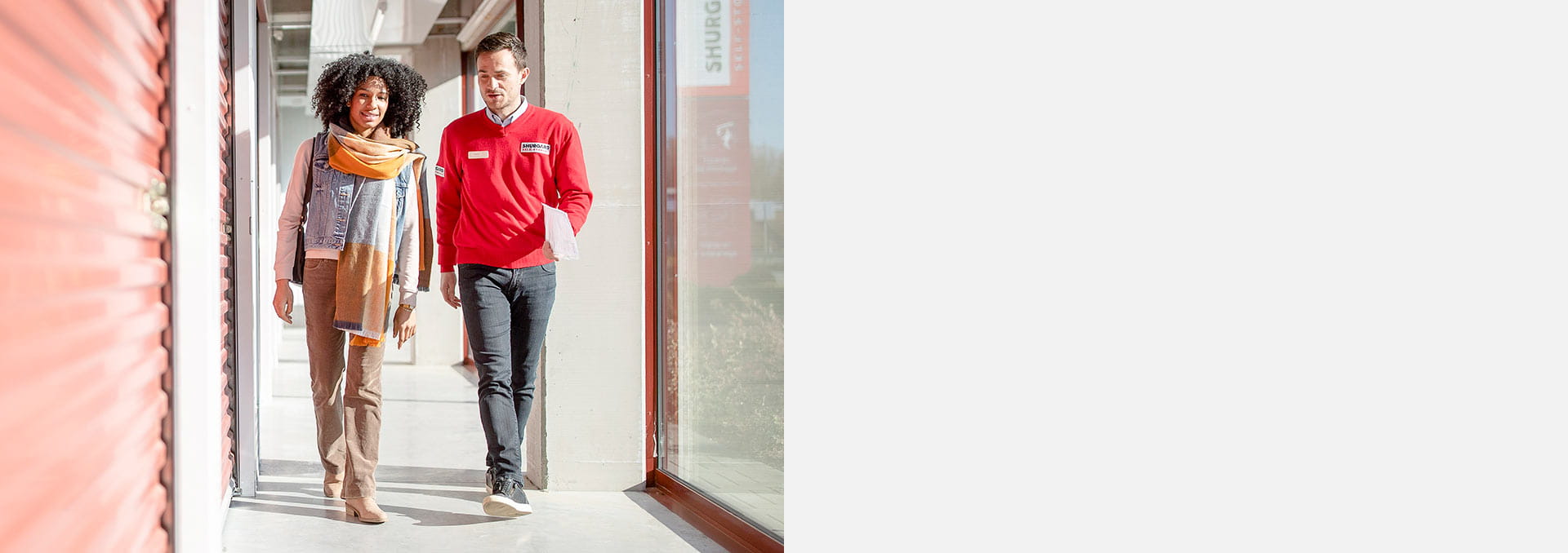 Kund och anläggningschef hos Shurgard Self Storage